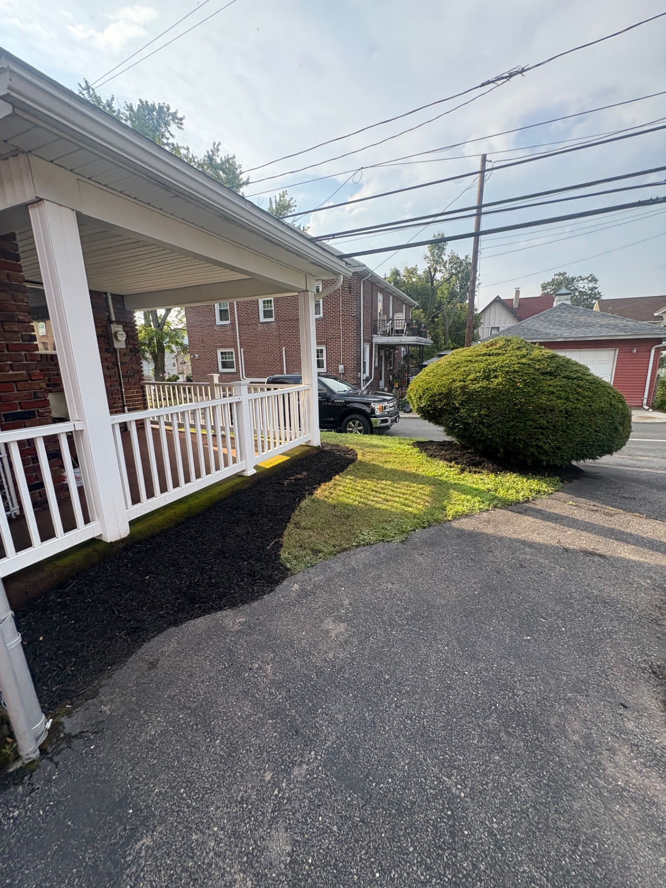 Fresh mulch install & cleanup